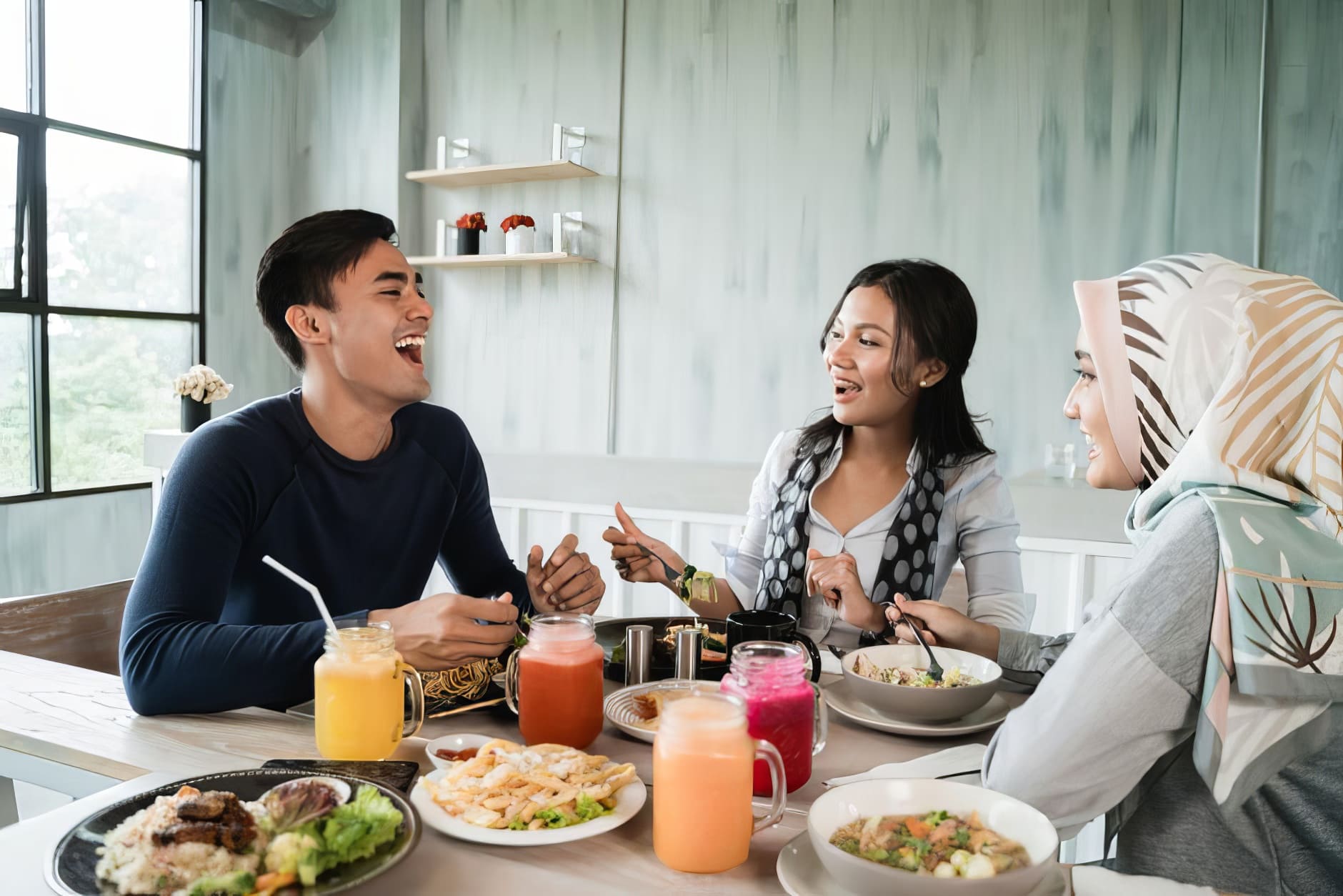 Sering Jadi Ajang Curhat, Asyiknya Makan Bareng Teman Tak Tergantikan