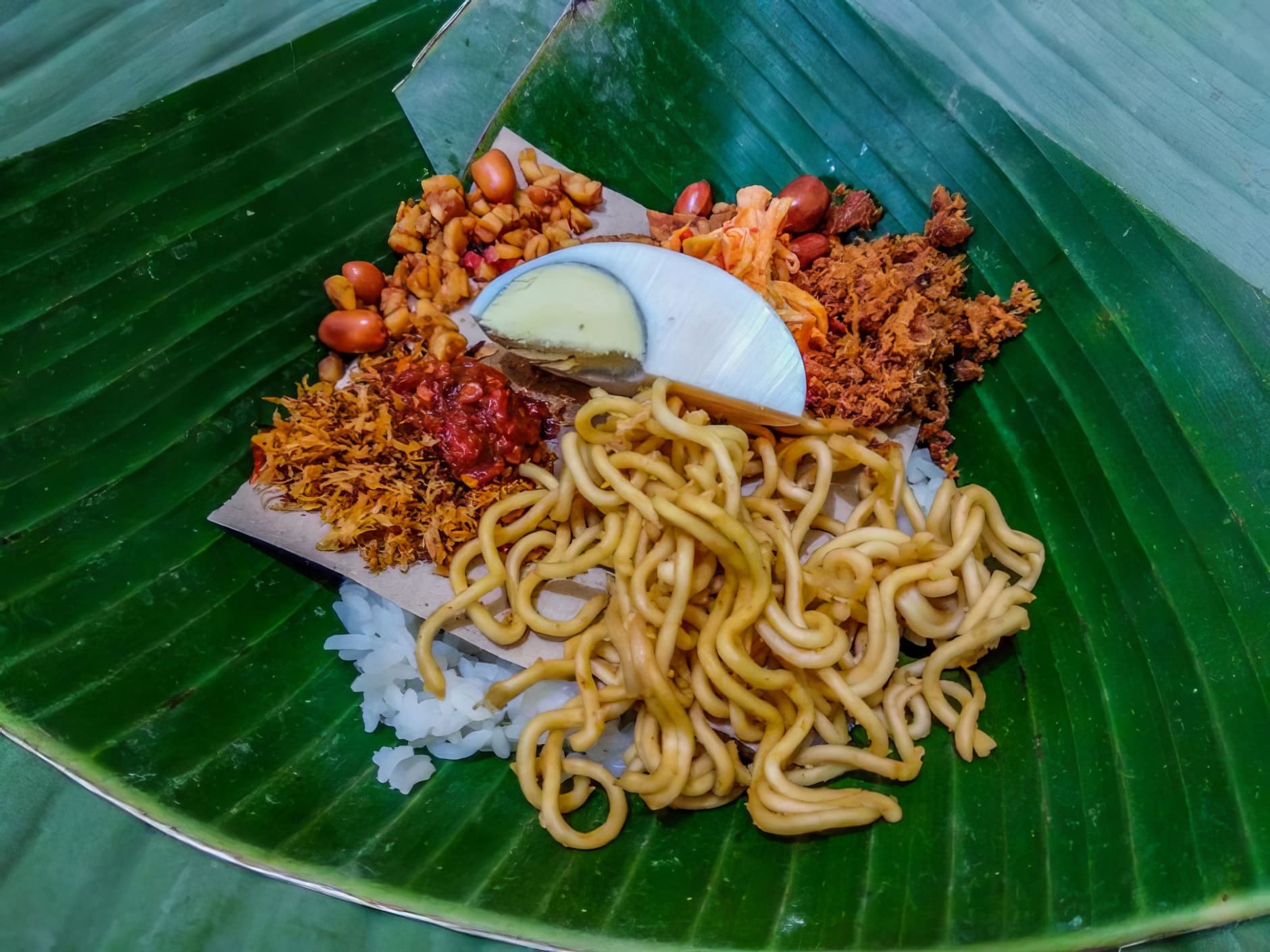 Rayakan Tahun Baru dengan Pedas Nonjok 5 Kuliner Khas Bali Ini
