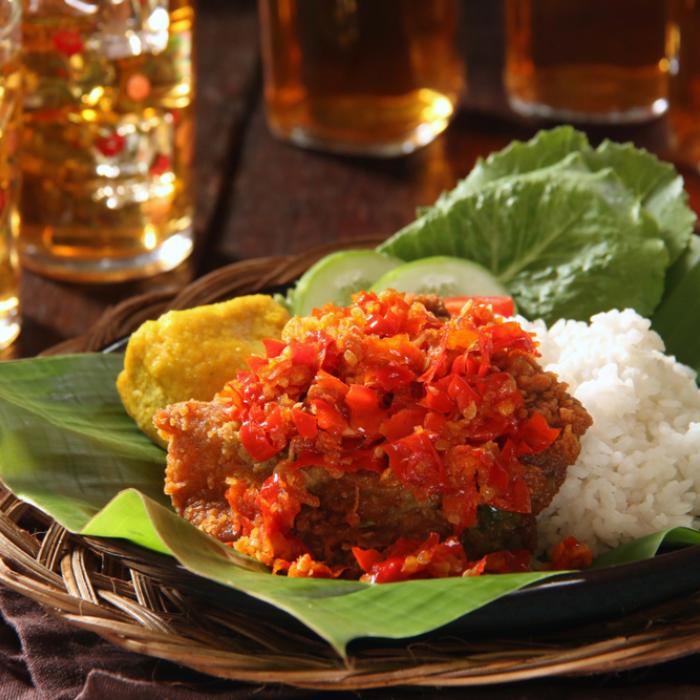 Sajian Ayam Geprek Belum Mantap Tanpa 5 Varian Sambal Ini
